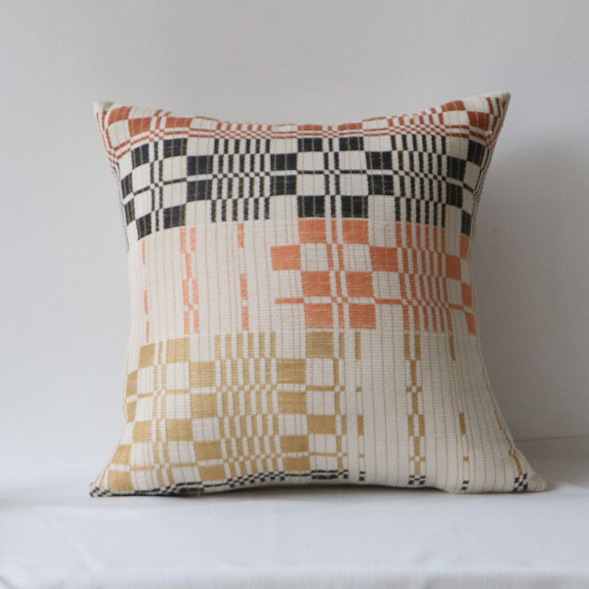 Lanjon handwoven pillow cover, weave detail