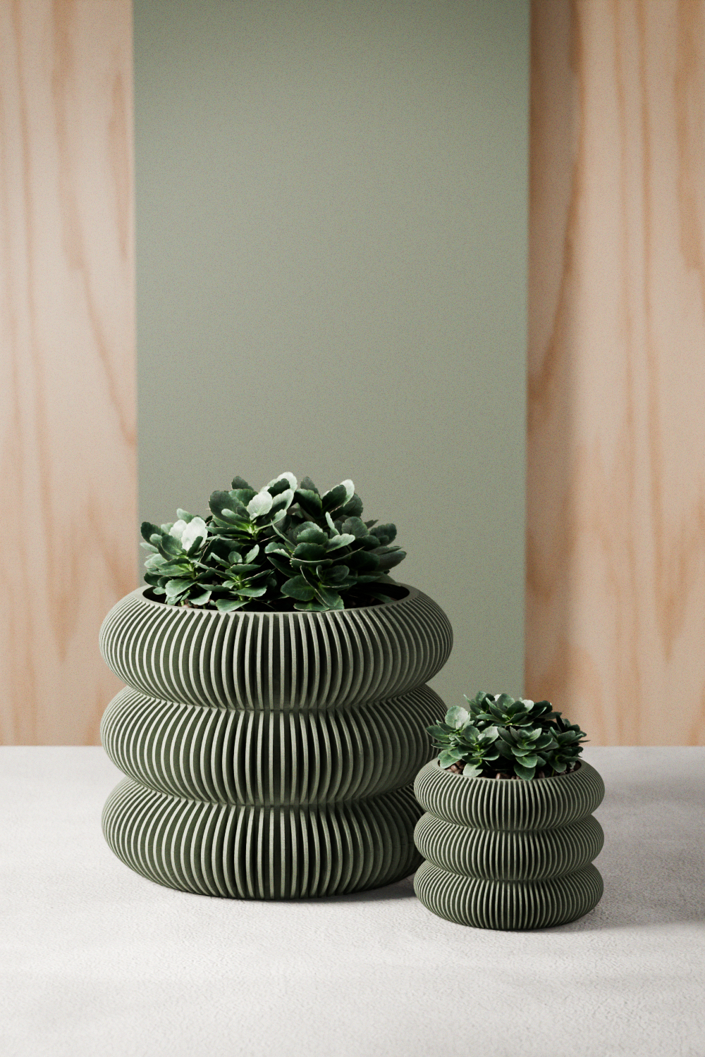 Triple Bubbles ribbed planter with saucer