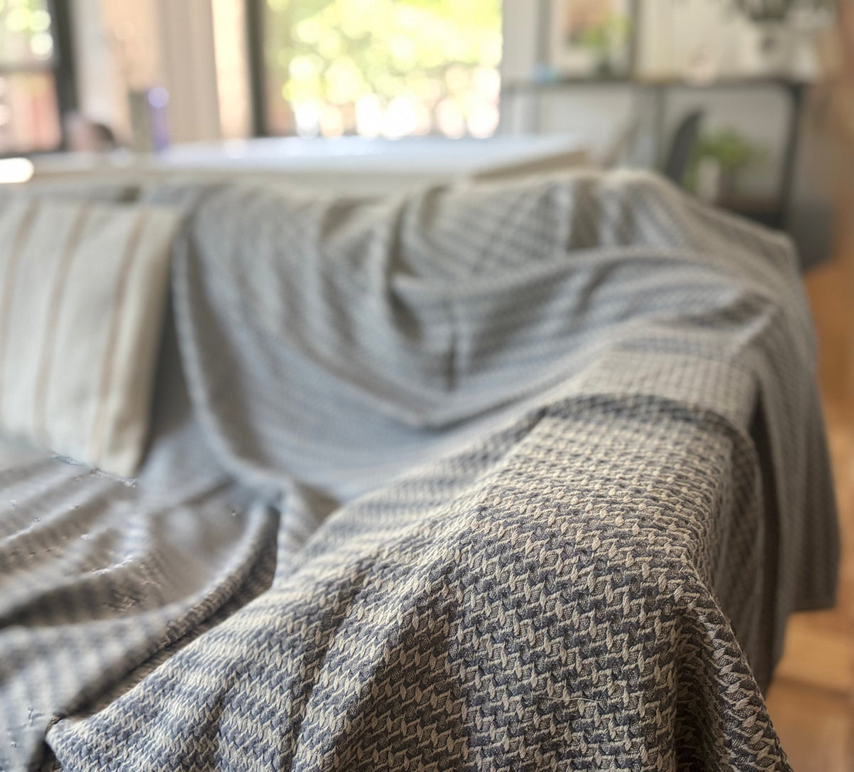 Bosphore throw blanket, view 2